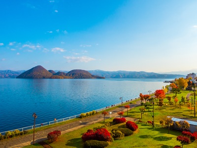 【楓紅秋蟹北海道三溫泉6日】米其林函館山百萬夜景企鵝大遊行豐平峽賞楓紅浪漫小樽採果樂三大蟹+和牛吃到飽